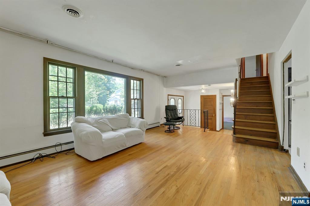 281 Rivara Court Ridgewood, NJ 07450 - Photo 15 of 41