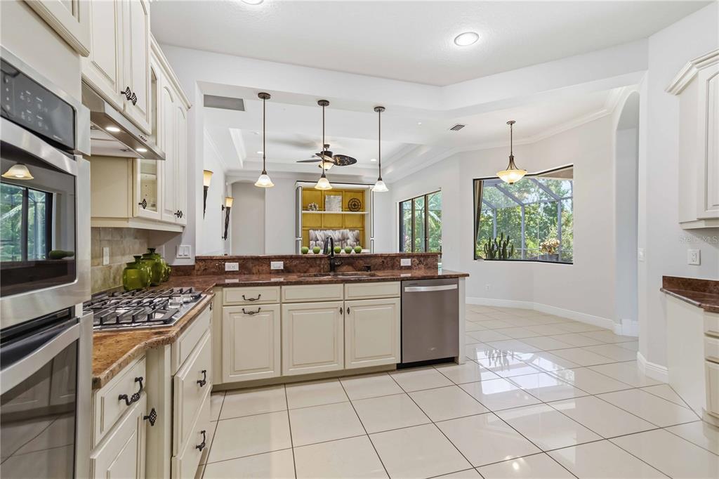 8057 Rio Bella Place University Park, FL 34201 - Photo 15 of 44