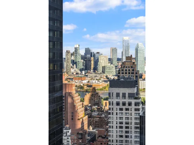 $3,495,000 | 138 East 50th Street, Unit 41B | Midtown East