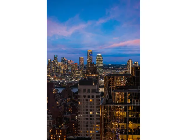 $3,495,000 | 138 East 50th Street, Unit 41B | Midtown East