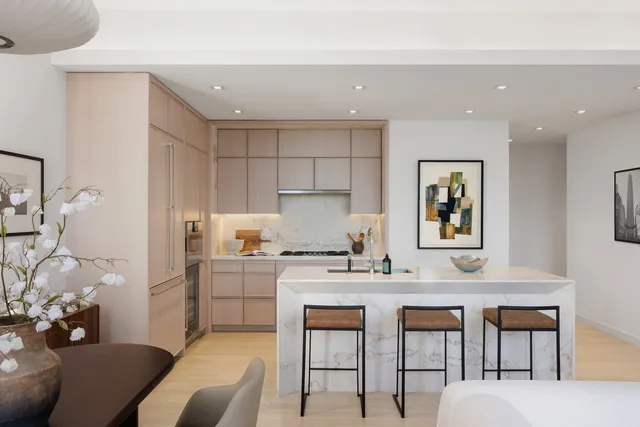 $3,495,000 | 138 East 50th Street, Unit 41B | Midtown East