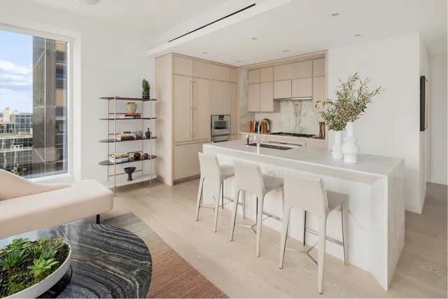 $3,495,000 | 138 East 50th Street, Unit 41B | Midtown East
