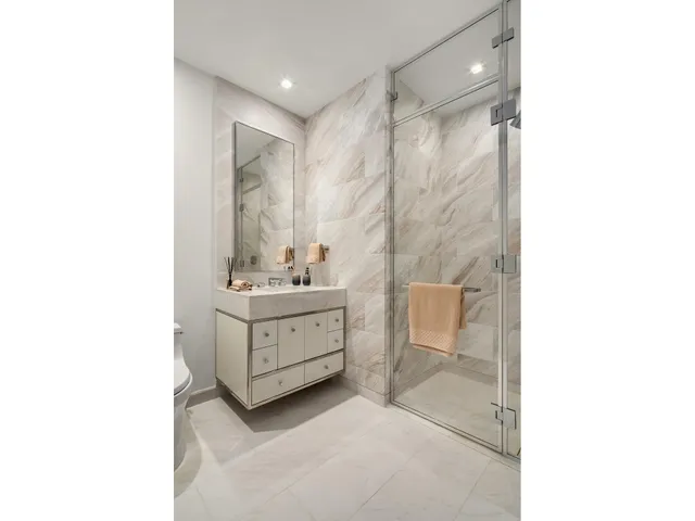 $3,495,000 | 138 East 50th Street, Unit 41B | Midtown East