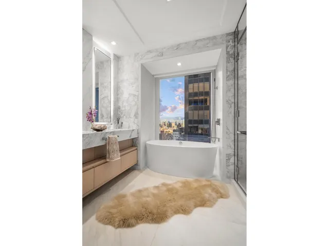 $3,495,000 | 138 East 50th Street, Unit 41B | Midtown East