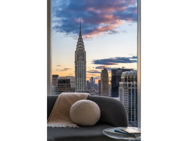 $3,495,000 | 138 East 50th Street, Unit 41B | Midtown East