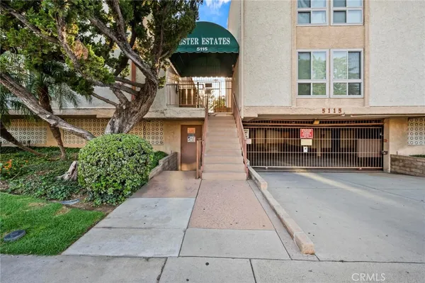 $679,000 | 5115 Kester Avenue, Unit 7, Sherman Oaks, CA 91403