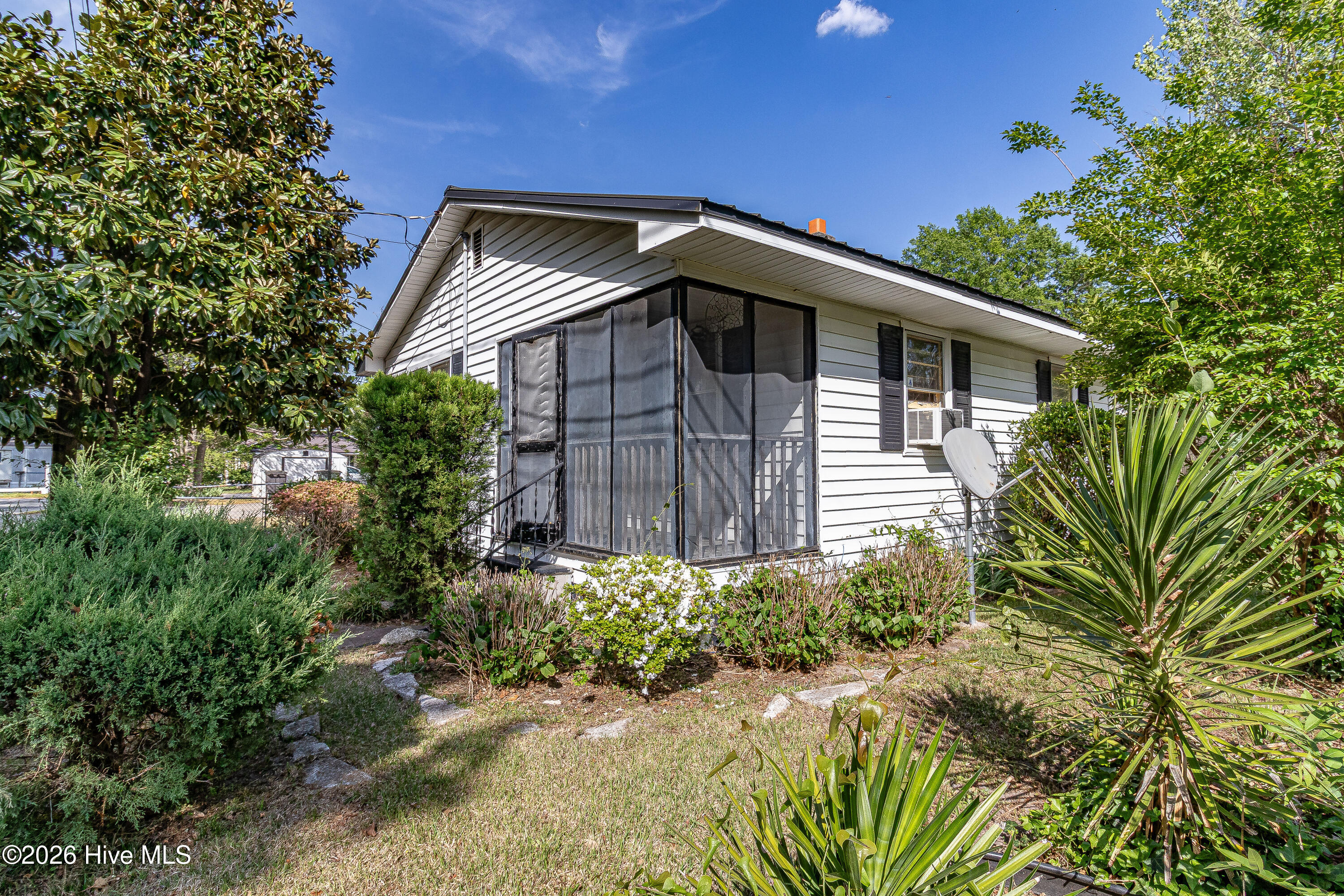103 Springhill Street La Grange, NC 28551 - Photo 2 of 11 IMG_7649