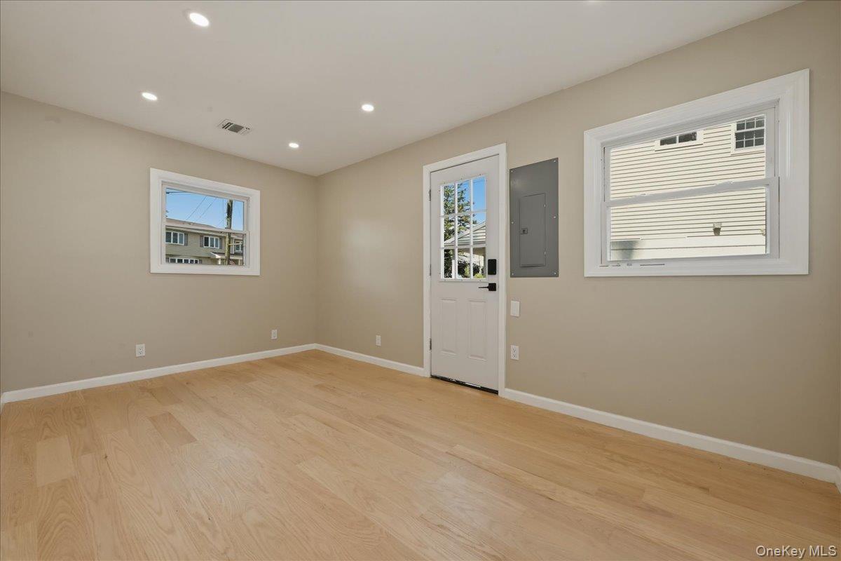 7 Surrey Road Massapequa, NY 11758 - Photo 19 of 31