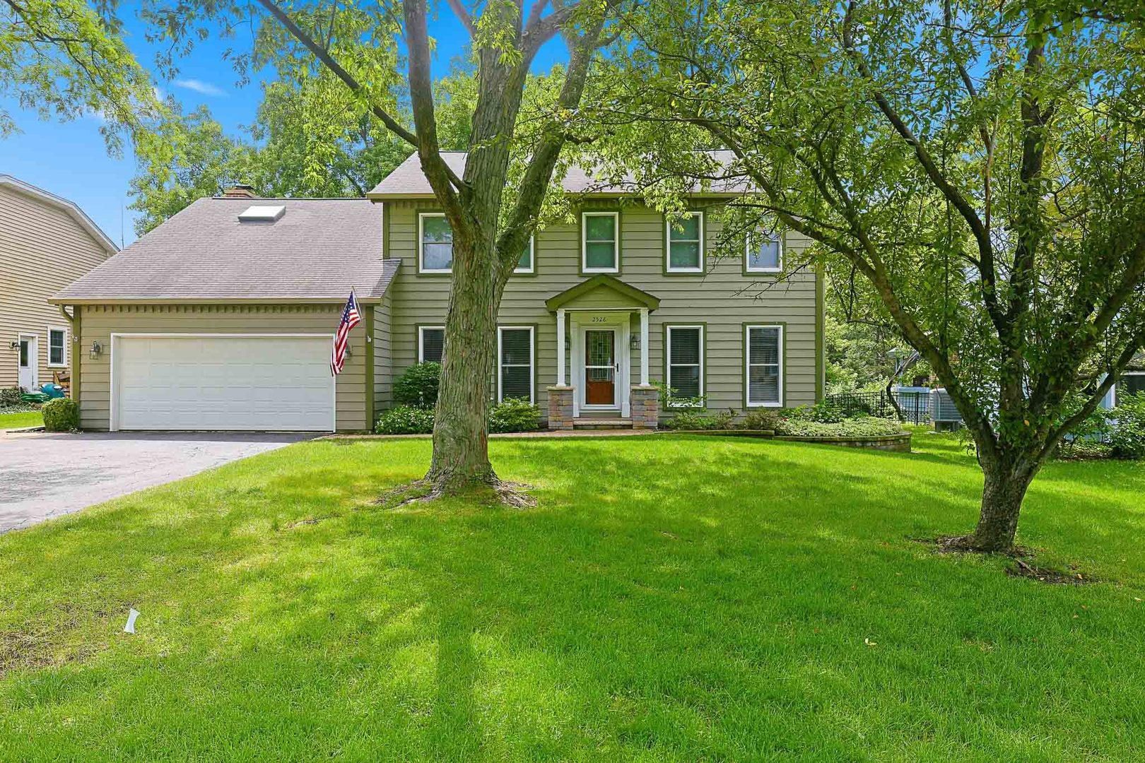 2528 Sun Valley Road Lisle, IL 60532 - Photo 2 of 65