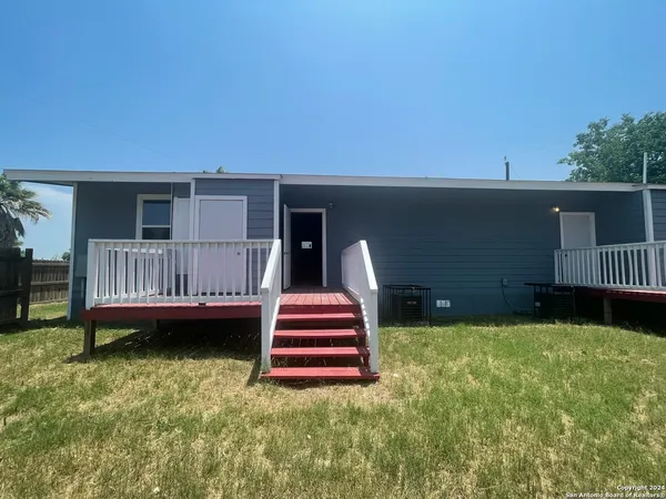 $1,350 | 11221 Martinez Pass, Unit A, Schertz, TX 78108