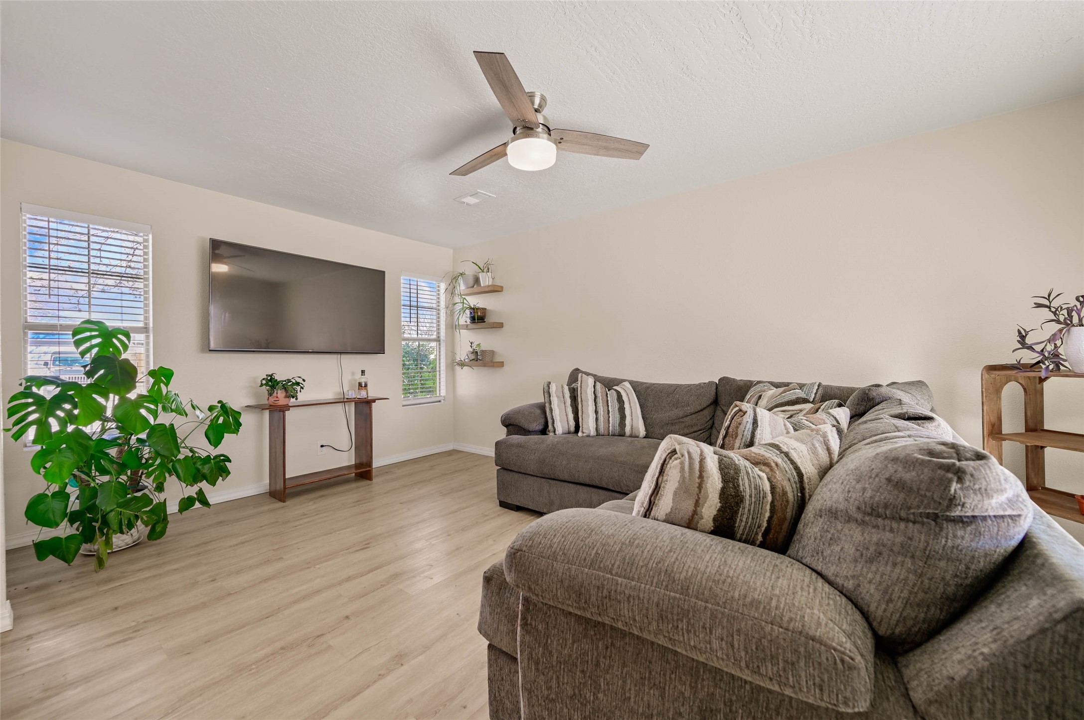 1304 Elkslip Drive Northeast Rio Rancho, NM 87144 - Photo 5 of 21