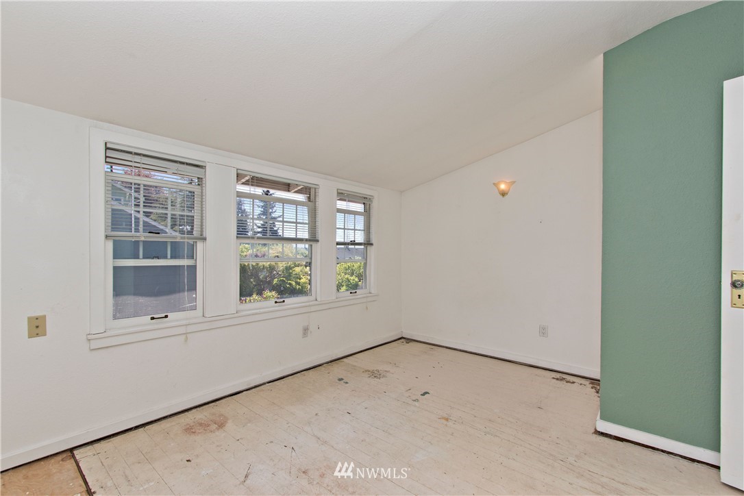 7501 California Avenue Southwest Seattle, WA 98136 - Photo 20 of 25 an empty room with a window