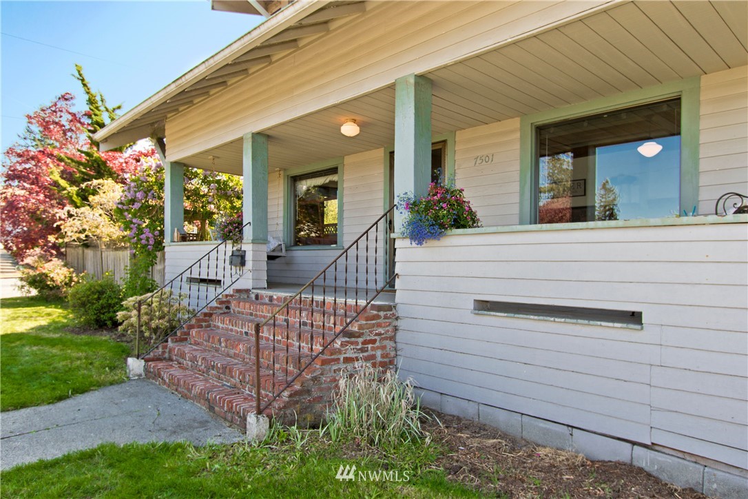 7501 California Avenue Southwest Seattle, WA 98136 - Photo 3 of 25 a view of front door of house with an outdoor seating