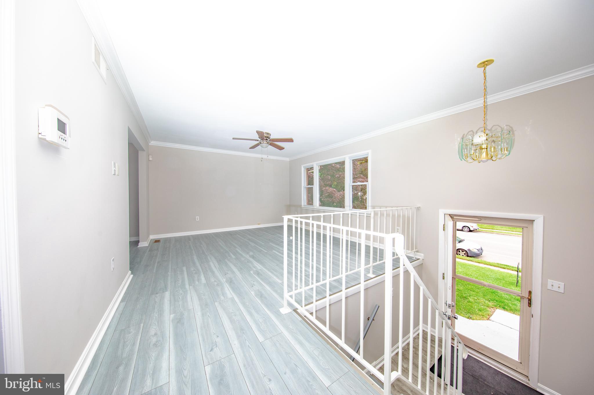 13806 Delaney Road Woodbridge, VA 22193 - Photo 5 of 10 Showing living room