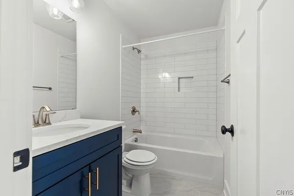 $649,900 | Undisclosed Address, Clay, NY 13088