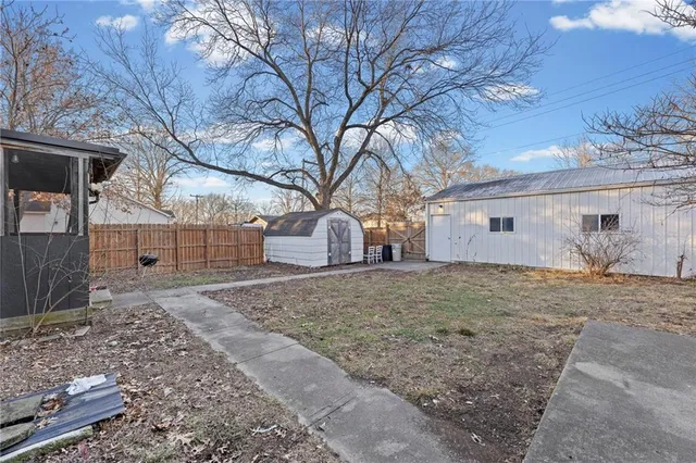 $239,000 | 829 West 5th Street, Ottawa, KS 66067