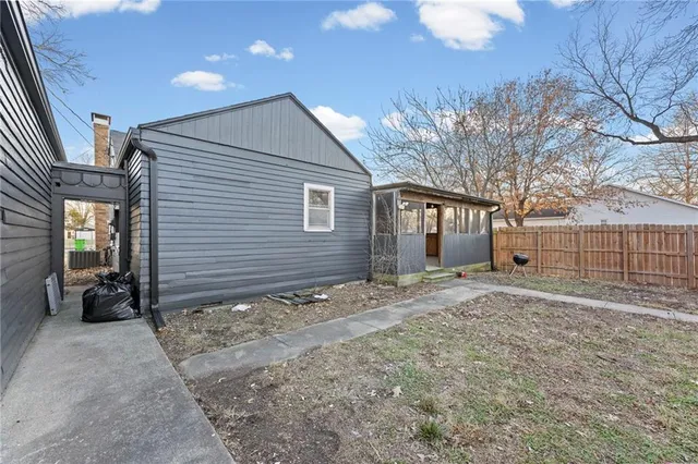 $239,000 | 829 West 5th Street, Ottawa, KS 66067