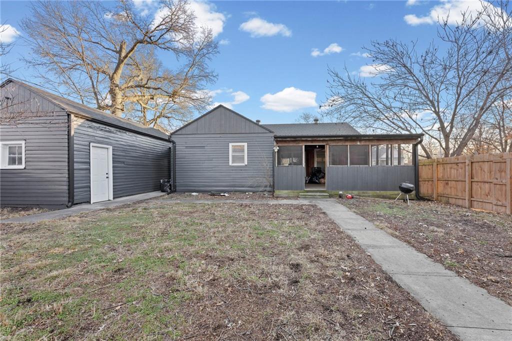 829 West 5th Street Ottawa, KS 66067 - Photo 33 of 35