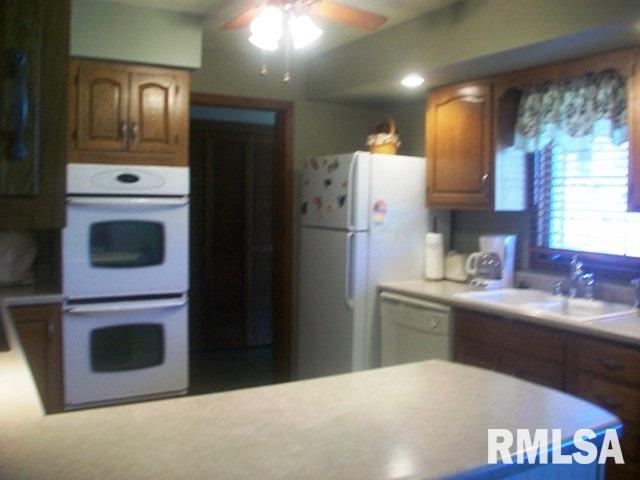 247 Harvester Road Canton, IL 61520 - Photo 12 of 36 Gallery Image 12