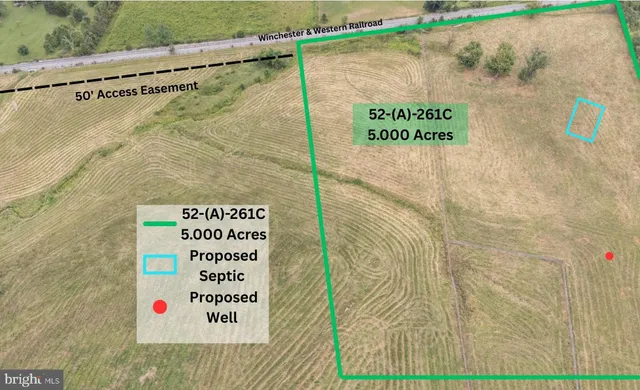 a sign on the wall of a bathroom