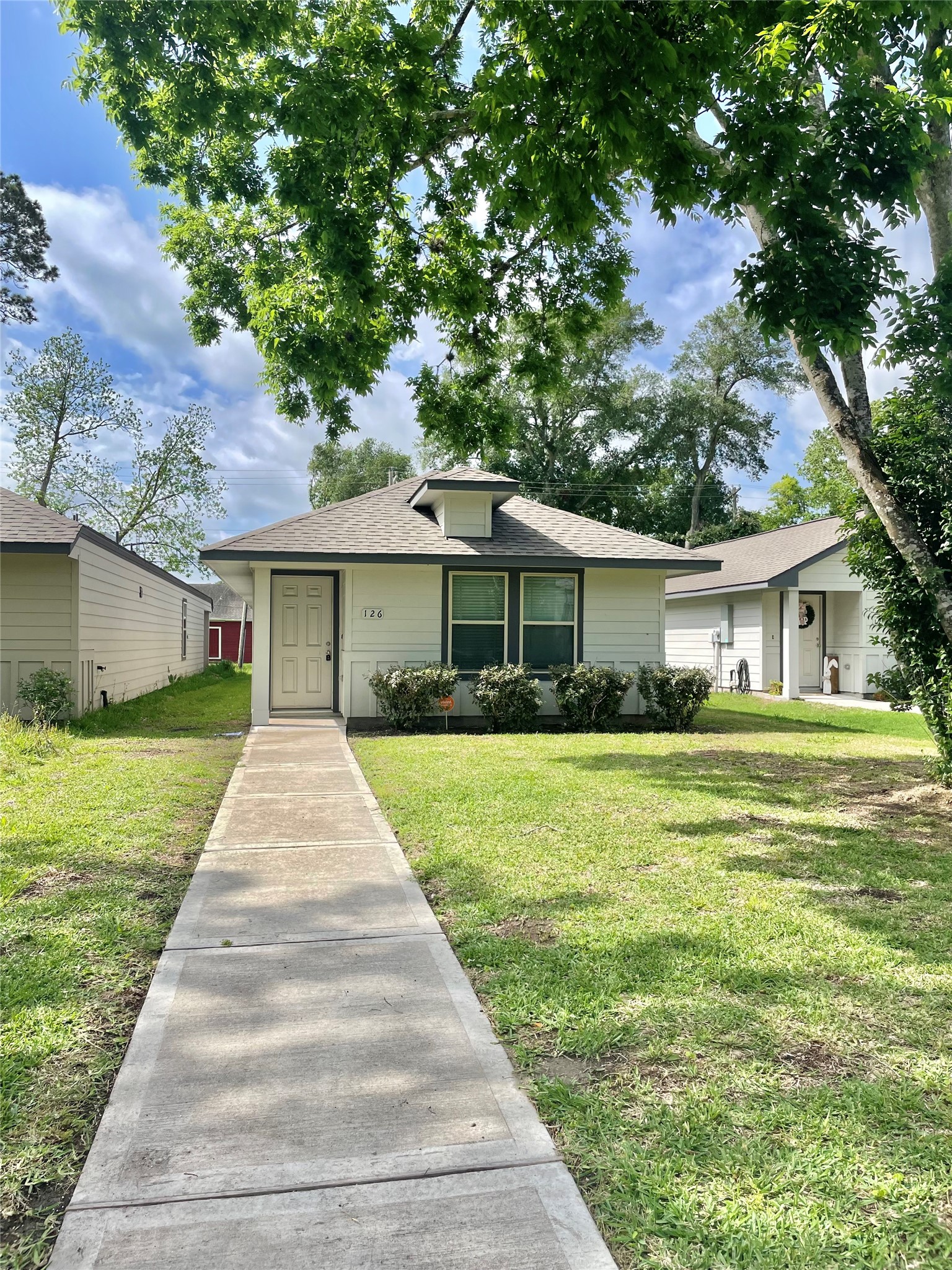 126 East Ash Street Angleton, TX 77515 - Photo 2 of 17