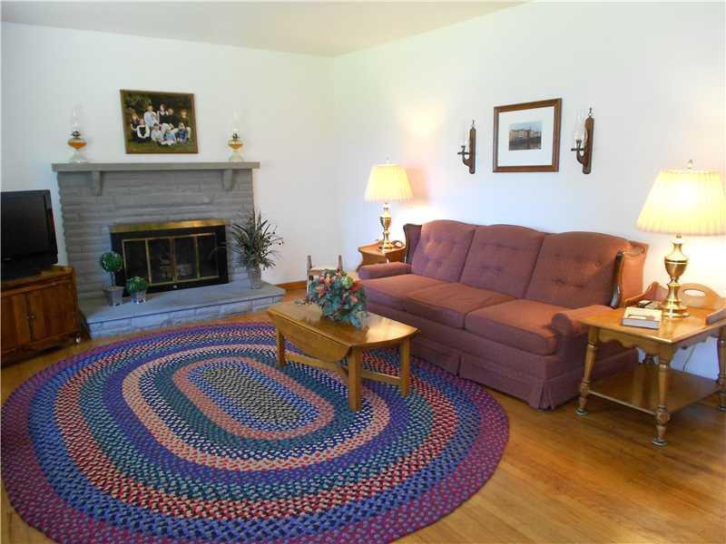 3828 Shepard Road Gibsonia, PA 15044 - Photo 2 of 15 Living Room.