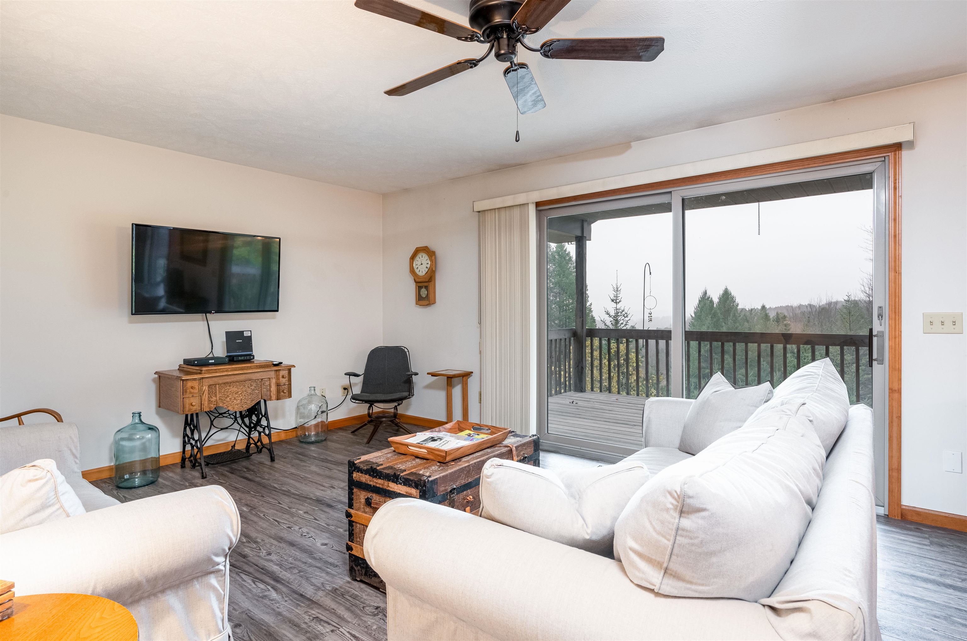 8850 East Bahle Road Suttons Bay, MI 49682 - Photo 4 of 33 1906606-3.JPG