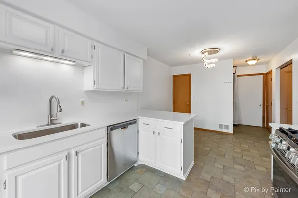 $315,000 | 39911 North Golf Lane, Antioch, IL 60002