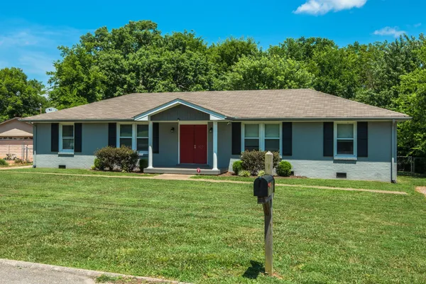 $415,000 | 127 Susan Drive, Hendersonville, TN 37075