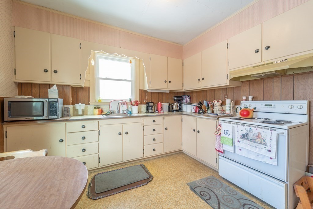 53 Davidson Road Worcester, MA 01605 - Photo 5 of 28 Gallery Image 5