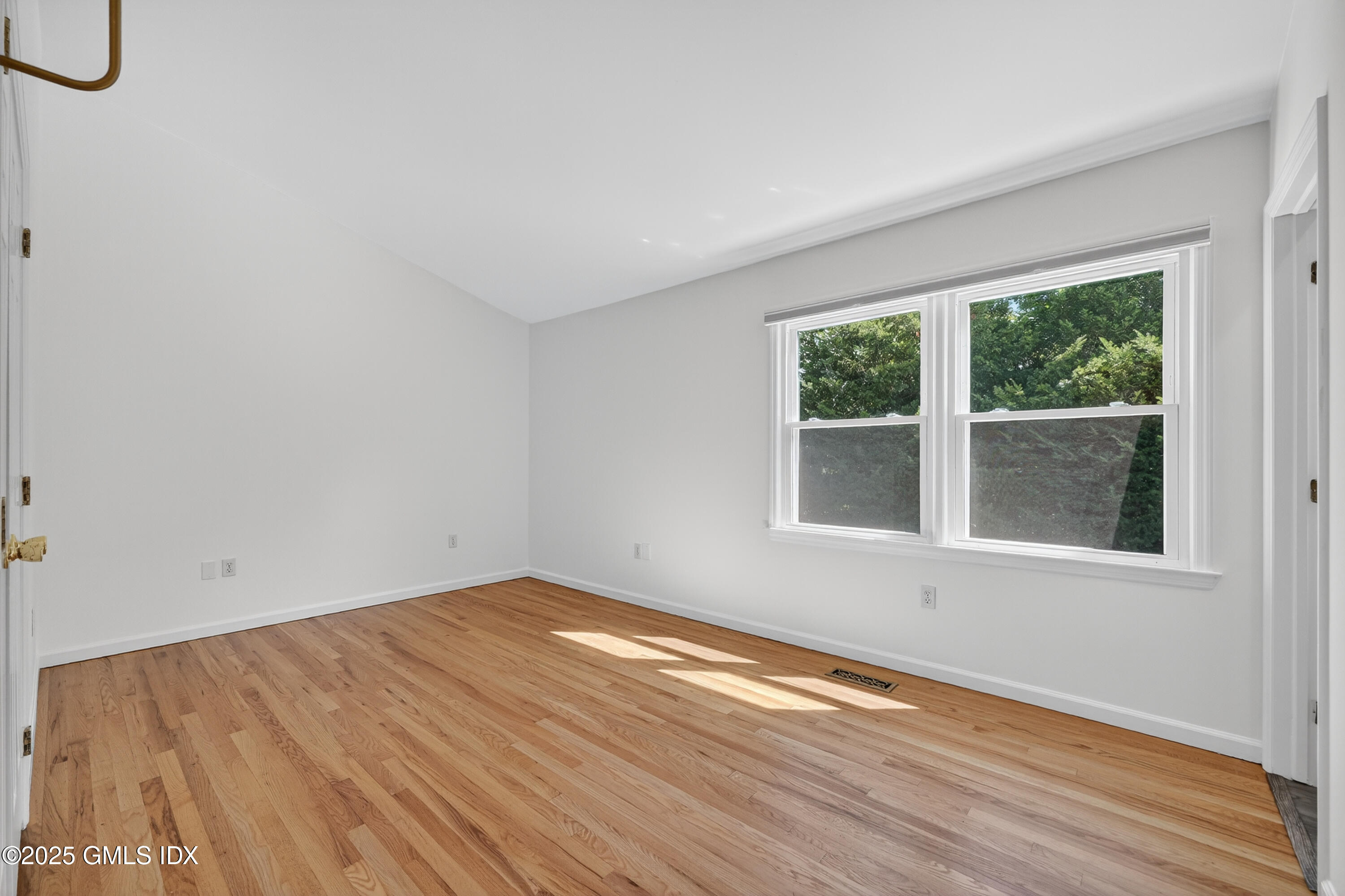 55 Locust Street, Unit B Greenwich, CT 06830 - Photo 18 of 33 29-HTV3020