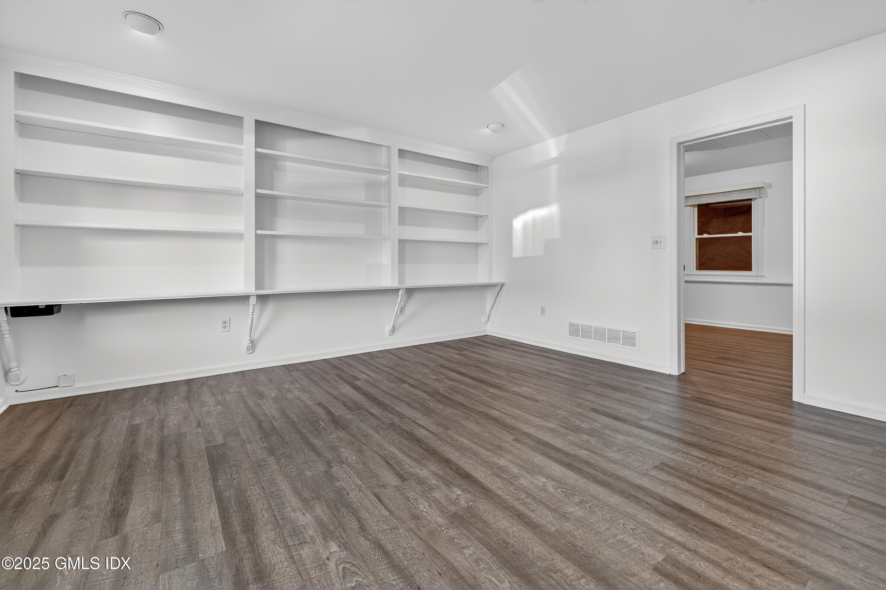 55 Locust Street, Unit B Greenwich, CT 06830 - Photo 22 of 33 34-HTV3004