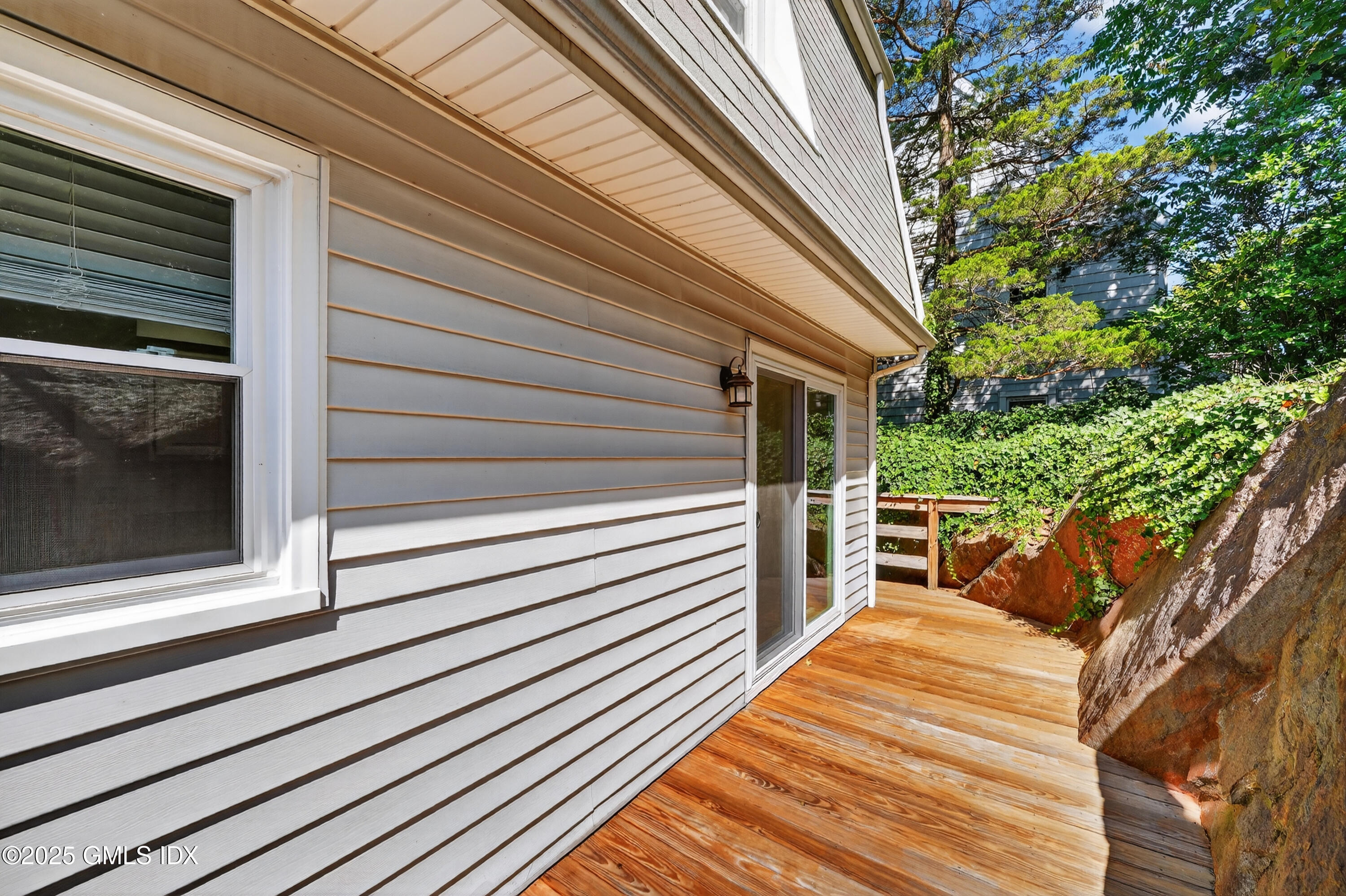 55 Locust Street, Unit B Greenwich, CT 06830 - Photo 27 of 33 45-HTV3039