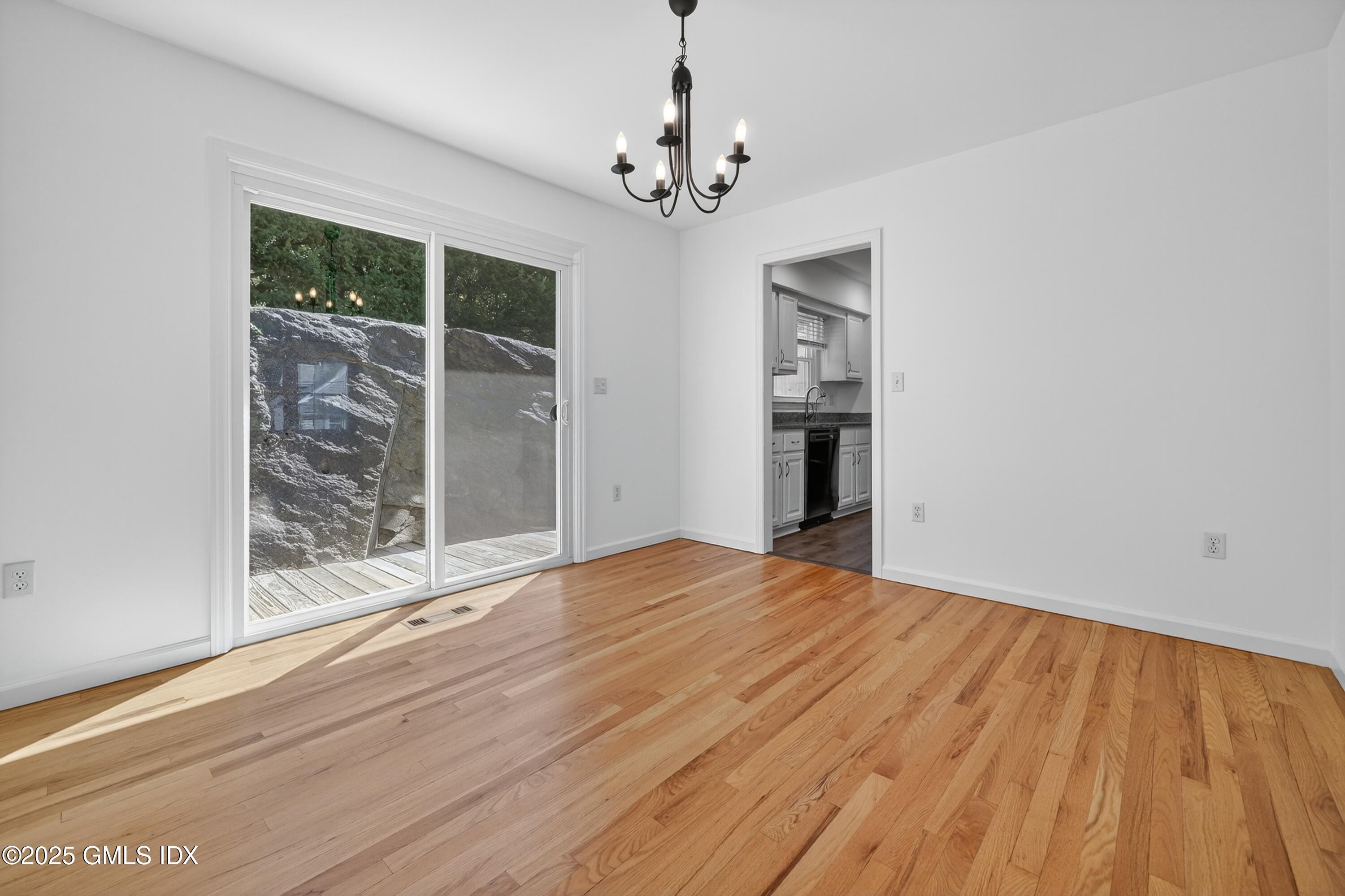 55 Locust Street, Unit B Greenwich, CT 06830 - Photo 10 of 33 16-HTV3031