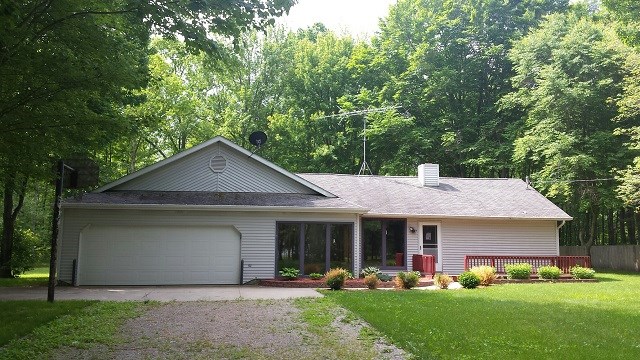 3213 West North County Line Road Farwell, MI 48622 - Photo 2 of 9 1803190-1.JPG