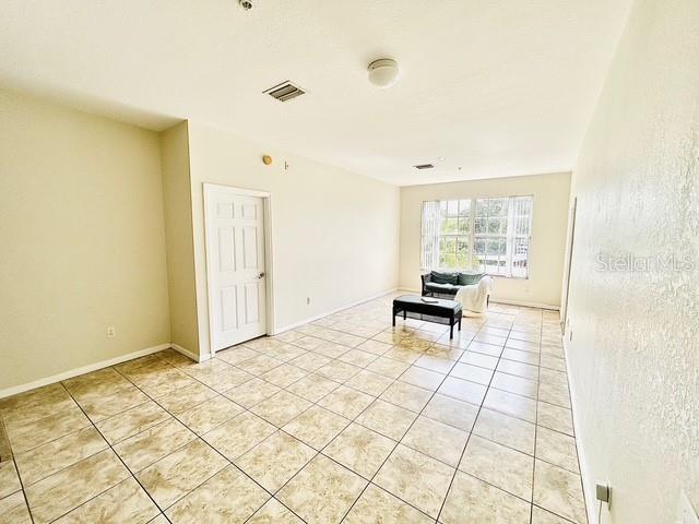 13500 Turtle Marsh Loop, Unit 825 Orlando, FL 32837 - Photo 7 of 19 a living room with a toilet