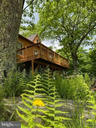 $189,000 | 39 Kile Knob Road, Franklin, WV 26807