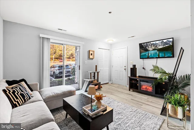 $259,900 | 93 Fern Oak Circle, Unit 93100, Stafford, VA 22554