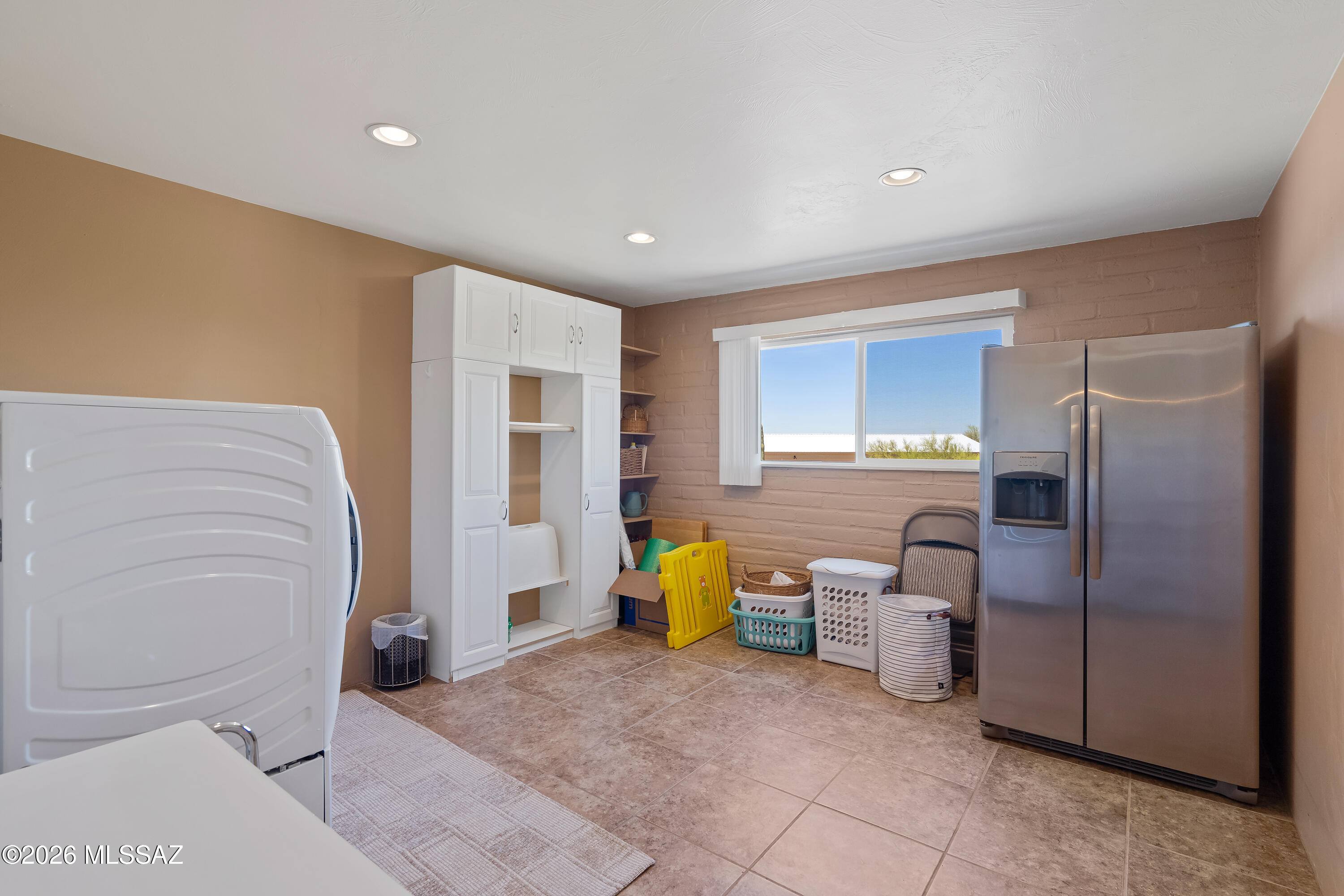 7005 North Wade Road Tucson, AZ 85743 - Photo 28 of 50 Large Laundry Room