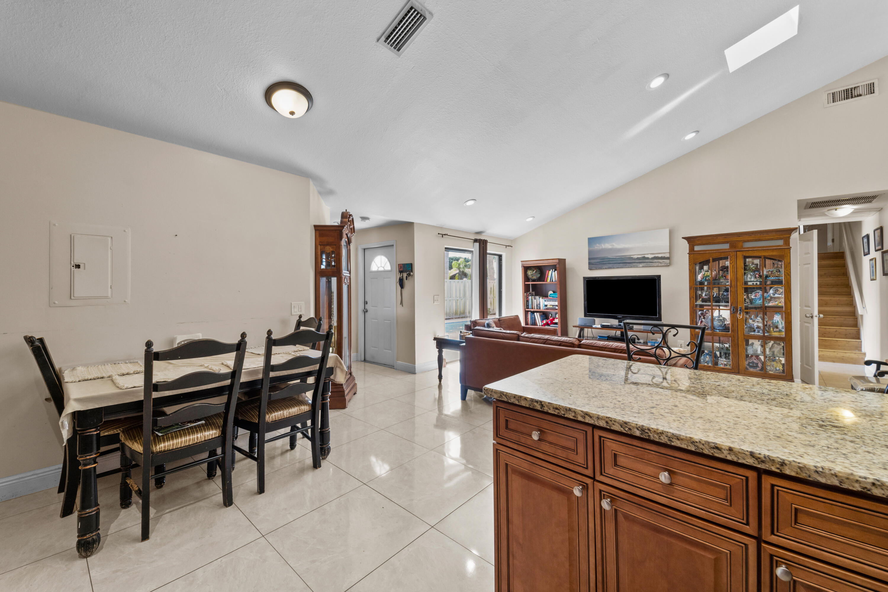9641 Boca Gardens Parkway, Unit D Boca Raton, FL 33496 - Photo 15 of 27 C7A85C8E-07BC-43C4-8CB5-6B9A65AEC6D3