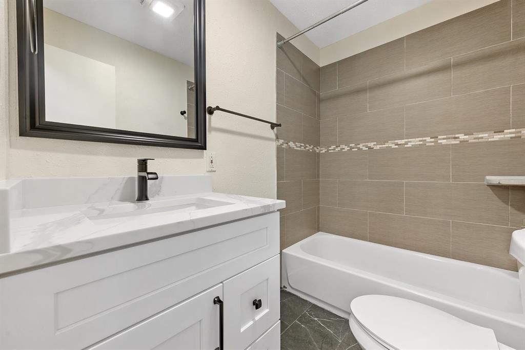 610 West 35th Street, Unit B Austin, TX 78705 - Photo 19 of 23 Full bath with vanity and shower / washtub combination