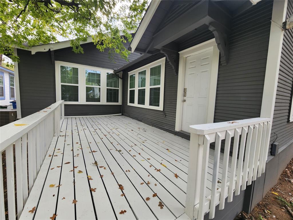 610 West 35th Street, Unit B Austin, TX 78705 - Photo 20 of 23 View of wooden deck