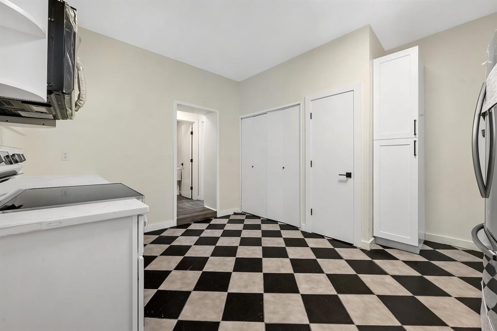 610 West 35th Street, Unit B Austin, TX 78705 - Photo 8 of 23 Laundry area featuring dark flooring and baseboards