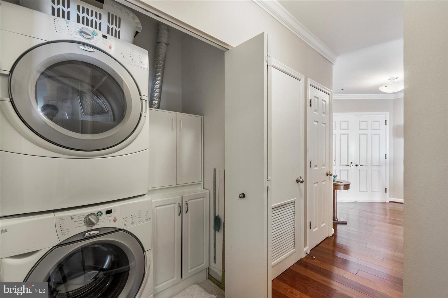 100 Harborview Drive, Unit 2104 Baltimore, MD 21230 - Photo 20 of 39 Washer and dryer in unit