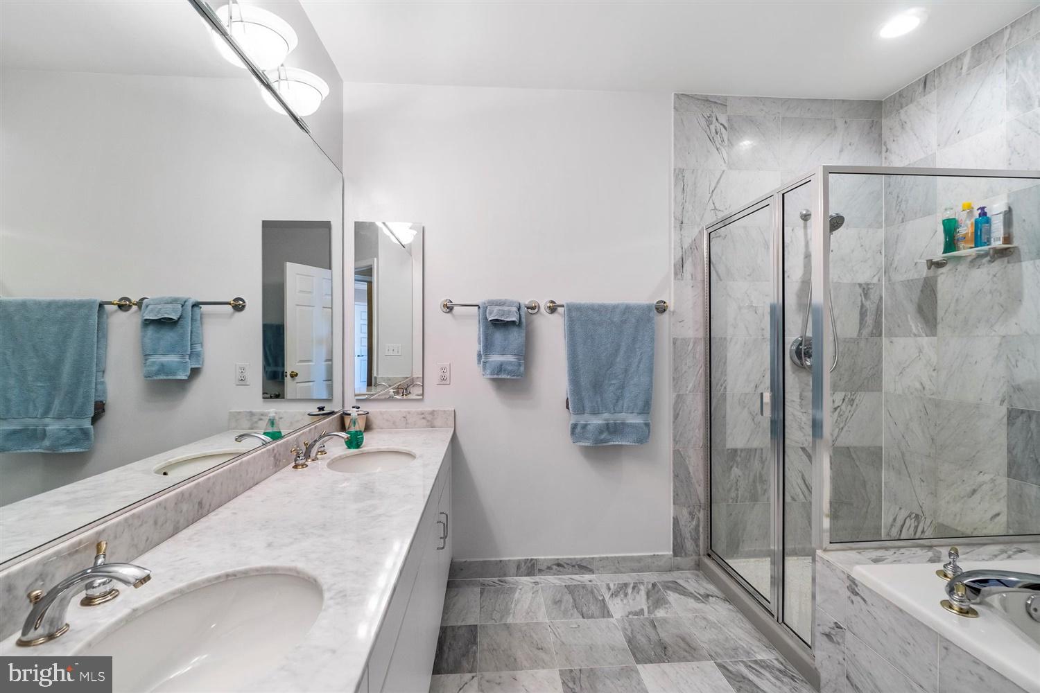 100 Harborview Drive, Unit 2104 Baltimore, MD 21230 - Photo 21 of 39 Master bath