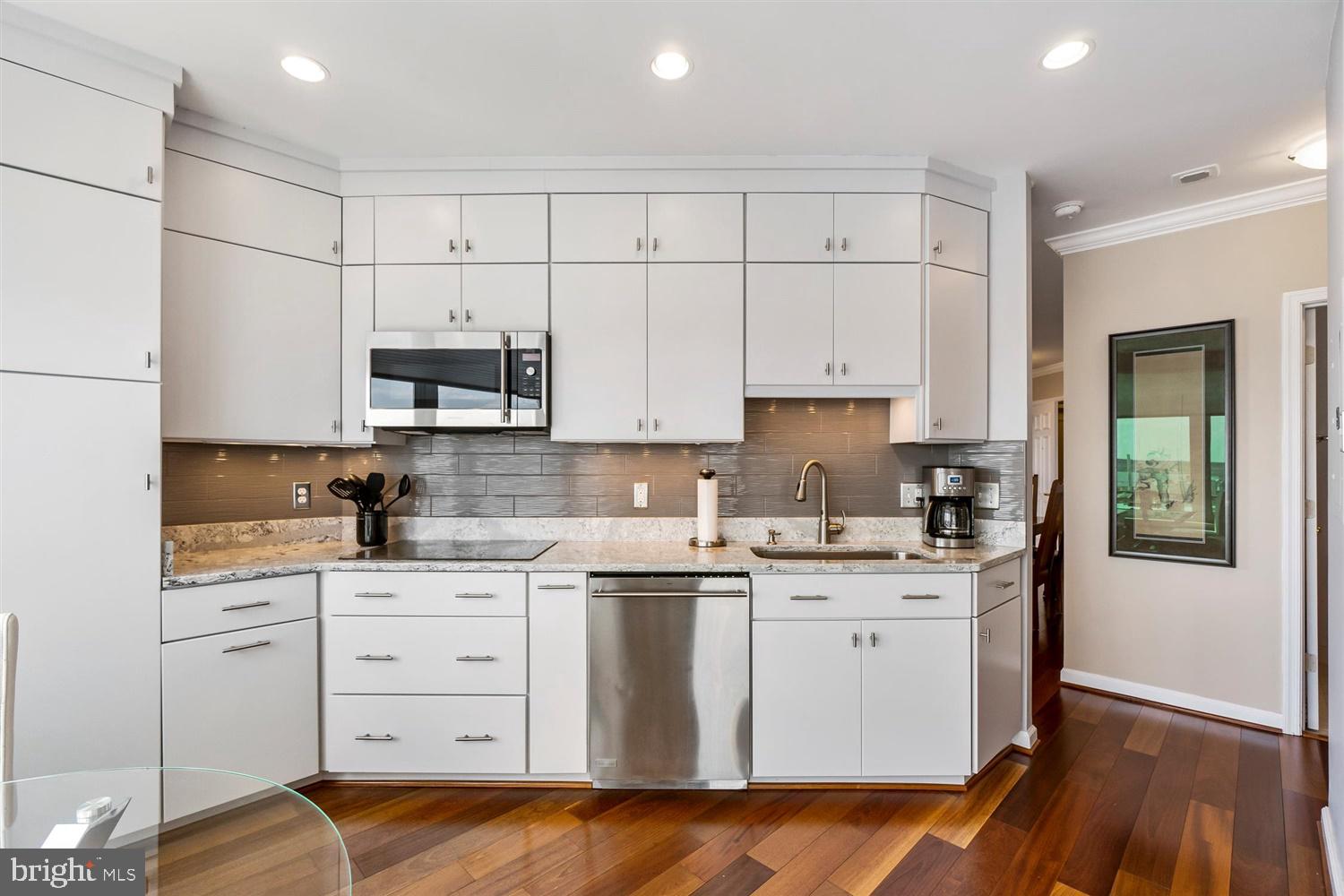 100 Harborview Drive, Unit 2104 Baltimore, MD 21230 - Photo 29 of 39 Great cabinet space