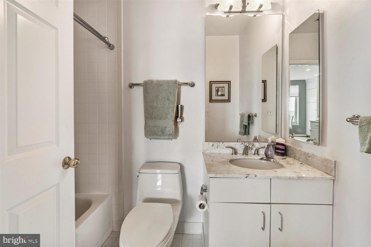 100 Harborview Drive, Unit 2104 Baltimore, MD 21230 - Photo 35 of 39 second full bath