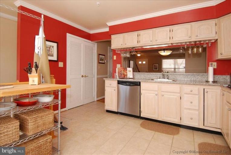 3048 South Glebe Road Arlington, VA 22206 - Photo 2 of 30 Kitchen