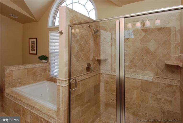 3048 South Glebe Road Arlington, VA 22206 - Photo 14 of 30 Master Bath #2