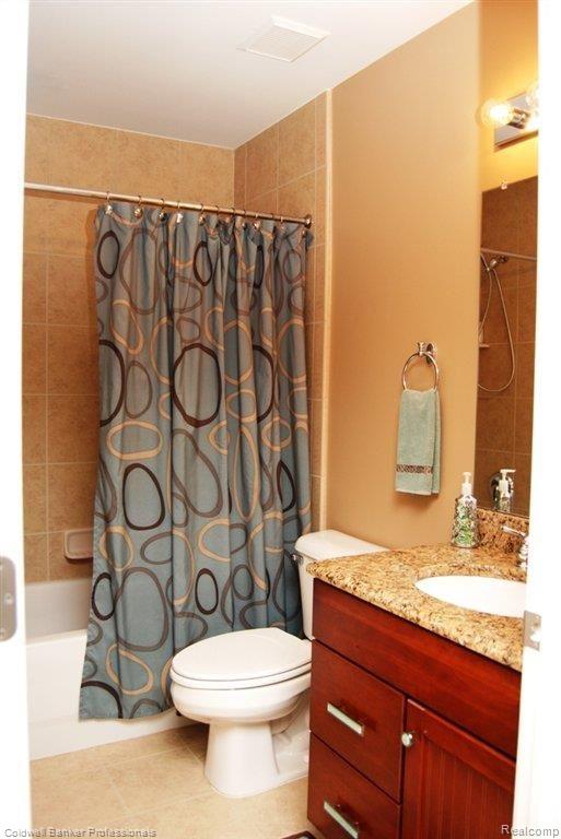 45870 South Stonewood Road Canton, MI 48187 - Photo 23 of 25 Master Bath